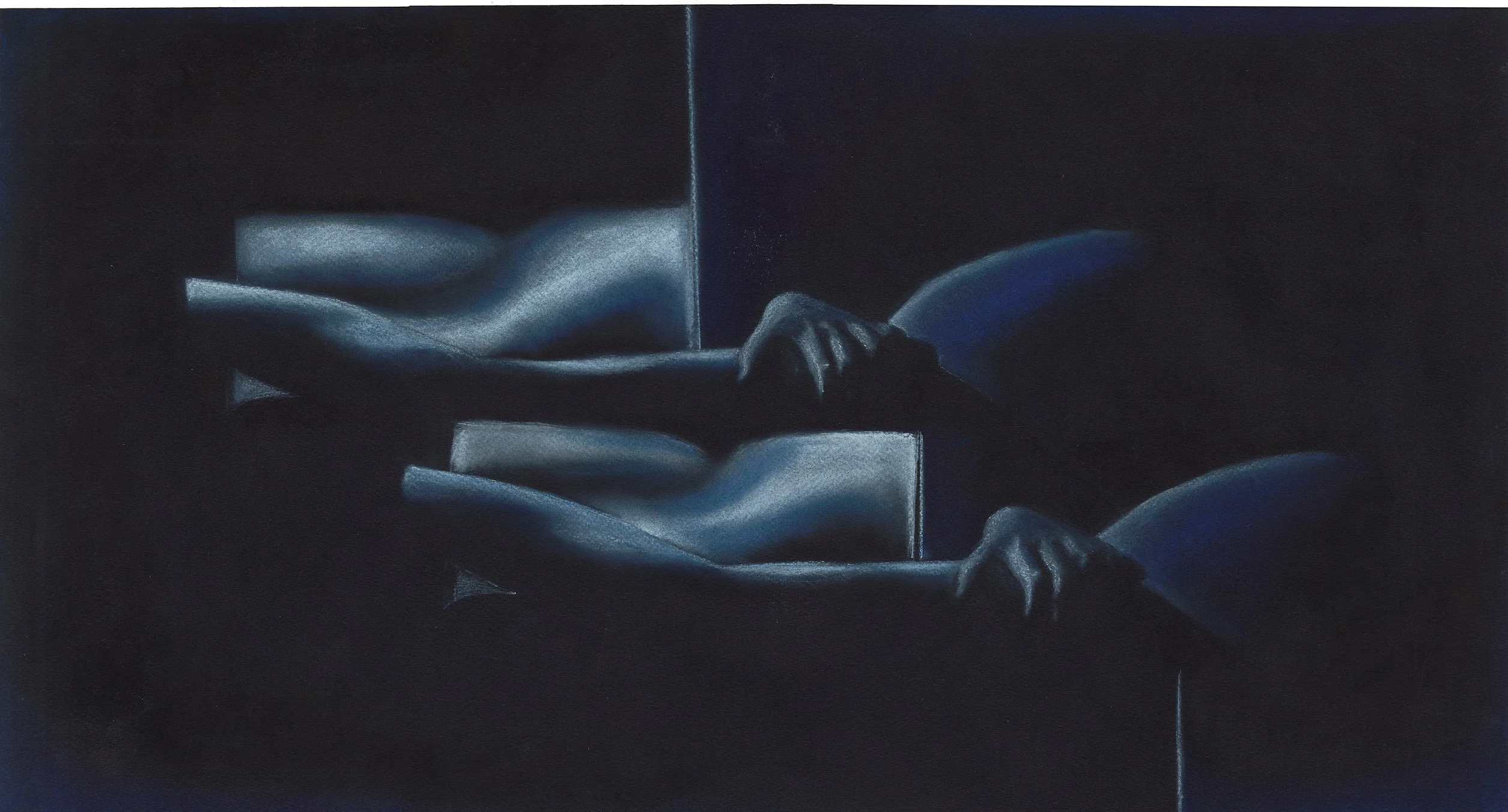 Pastel bleu sur papier noir, deux silhouettes allongées l'une au-dessus de l'autre.